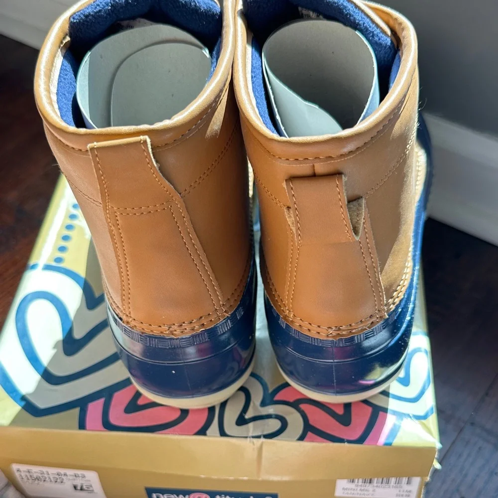 Ladies Navy and Brown Boots Sz 11 M  New water proof - Picture 2 of 3